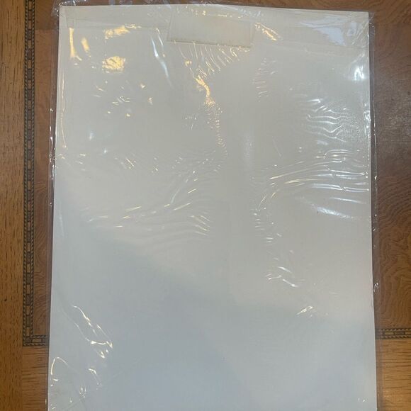 Kiss Vampirella Poster with Red and Black Design - Picture 2 of 2